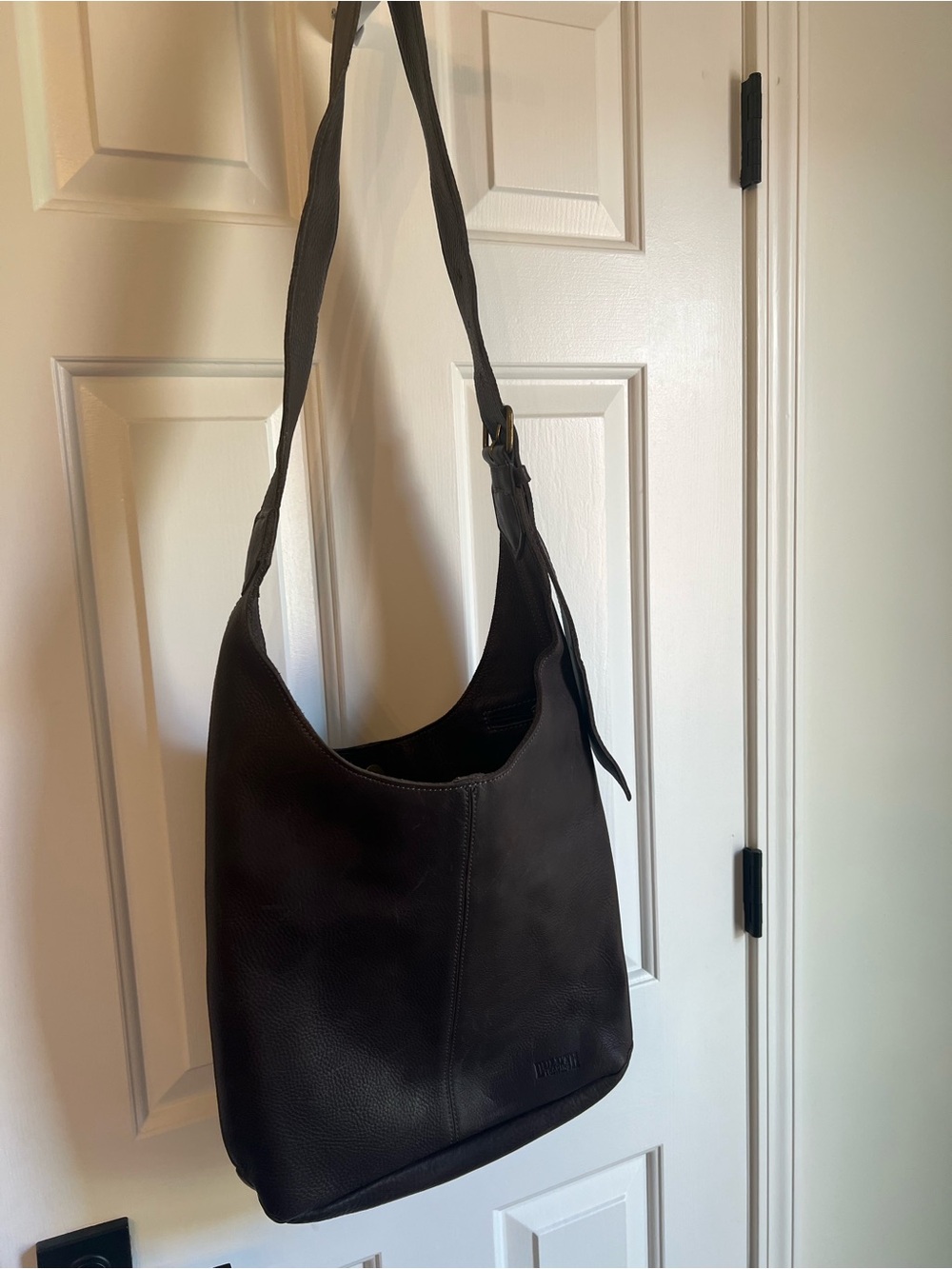 Duluth Trading Co Everyday Leather Hobo Shoulder Bag in Dark Brown - Picture 5 of 16